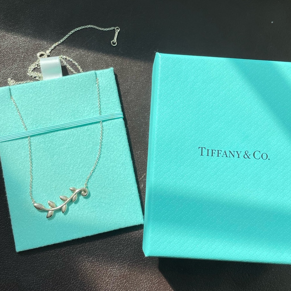 Tiffany & Co. Paloma Picasso Olive Leaf Vine Pendant